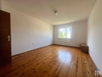 Schlafzimmer 1 - EFH in Spitzenlage von Saal/Do. – gute Bausubstanz, aber Renovierungsbedarf